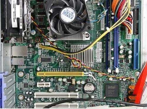 计算机主机硬件 一窥主机内部结构图